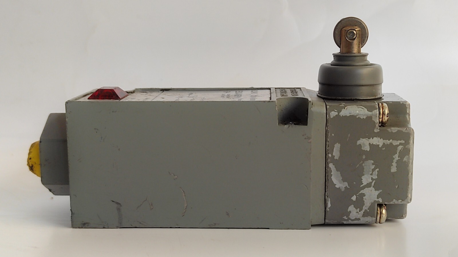 admin/uploads/uploads/Cutler Hammer e50sa6p12 - E50SA6P12 Limit Switch_2.webp
